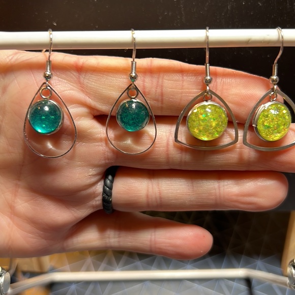 24012 Green and Yellow Resin Earrings - Picture 2 of 7
